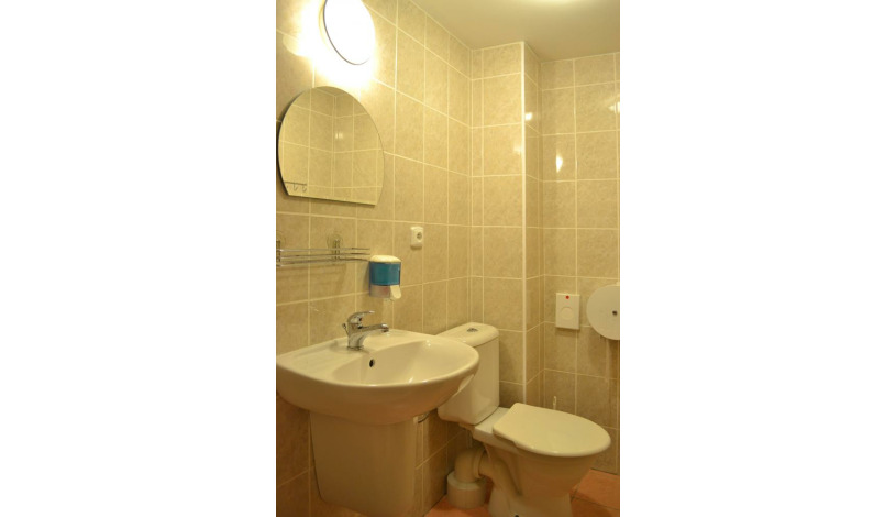 Penzion Malý Šišák Špindlerův Mlýn - Čtyřlůžkový pokoj se soc. zařízením společným pro dva pokoje